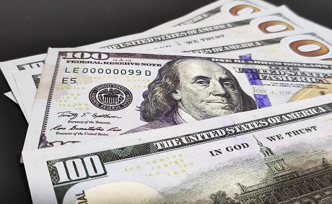 Курс доллара рванул вверх под конец недели
