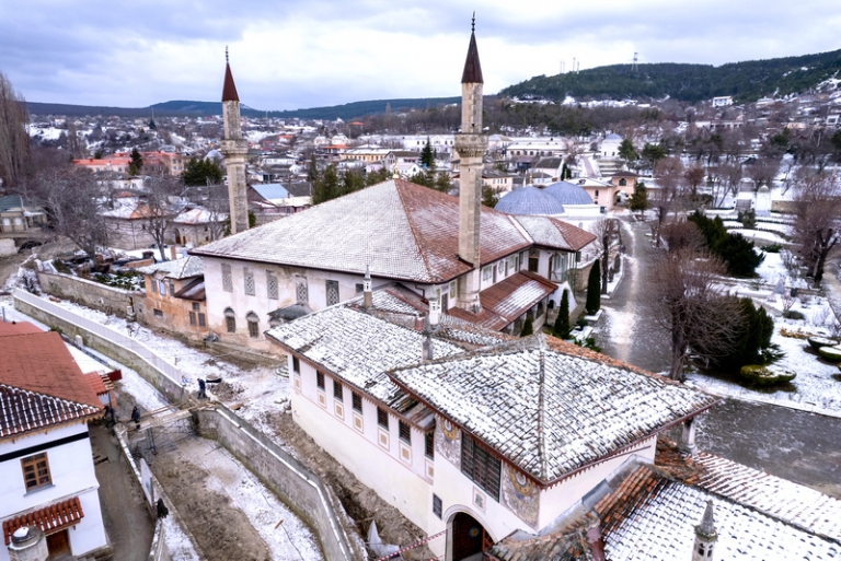 На фото: музей истории и культуры крымских татар "Ханский дворец" в Бахчисарайском историко-культурном и археологическом музее-заповеднике. В состав ансамбля "Ханский дворец" входят 16 объектов культурного наследия федерального значения и один объект культурного наследия регионального значения.