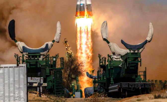 На фото: старт ракеты-носителя "Союз-2.1а" с кораблем "Союз МС-27" с космодрома Байконур.