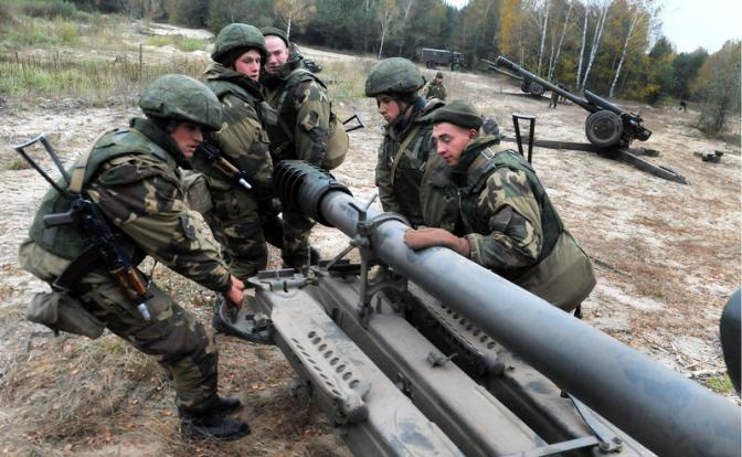 В Белоруссии войска привели в высшую боевую готовность