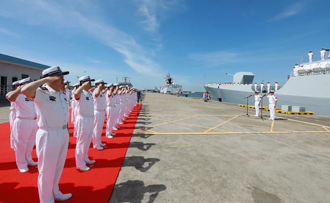 Китайский дракон расправляет крылья над мировым океаном