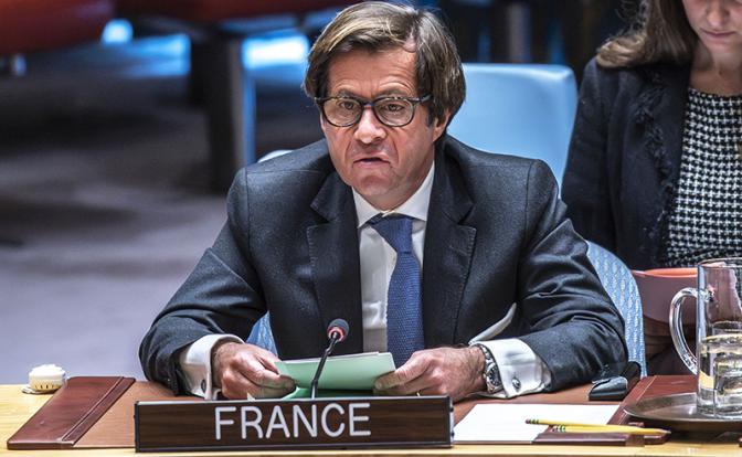 На фото: постоянный представитель Франции при ООН и посол Франции в России Николя де Ривьер.