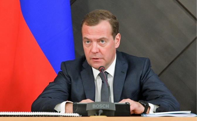 На фото: председатель партии "Единая Россия" Дмитрий Медведев.