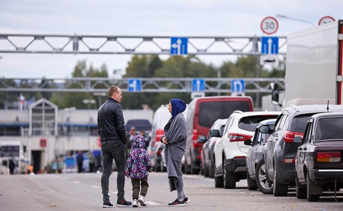 С 15 октября въезд в Латвию для россиян и белорусов стал платным