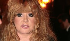 "Тайные контакты": Генпрокуратуру попросили проверить, что связывает Аллу Пугачеву с MI-6