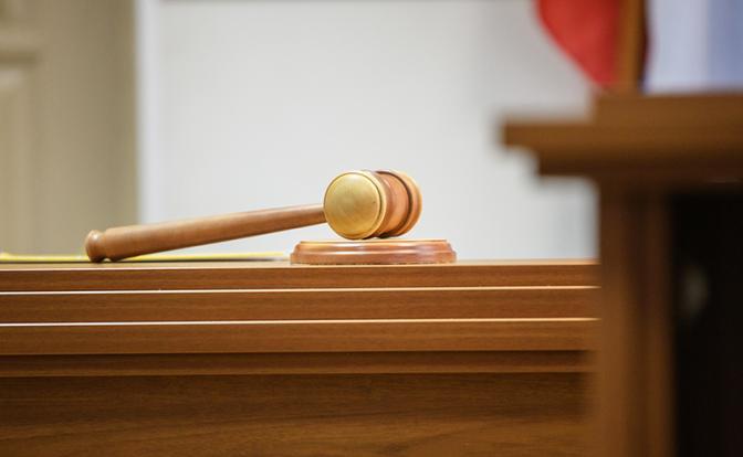 В Орске татуированный качок, напавший на полицейских в отделе, выслушал приговор суда