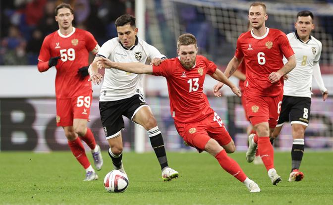 На фото: матч по футболу. Россия - Боливия.