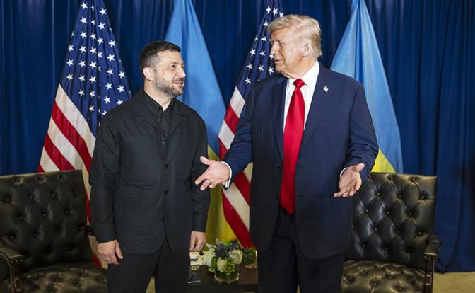 На фото: президент Украины Владимир Зеленский и президент США Дональд Трамп