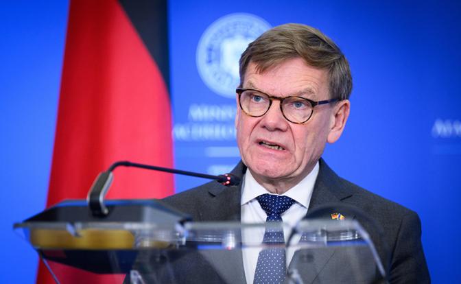 На фото: министр иностранных дел Германии Йоханн Вадефуль