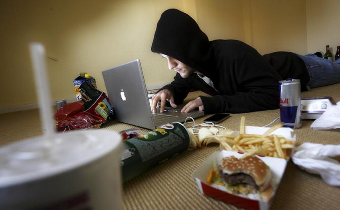 «Чтобы не хомячили»: врач назвала простую формулу спасения от смертельного ожирения