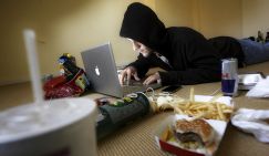 «Чтобы не хомячили»: врач назвала простую формулу спасения от смертельного ожирения