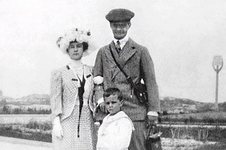 На фото: Великий князь Андрей Владимирович и Матильда с сыном.