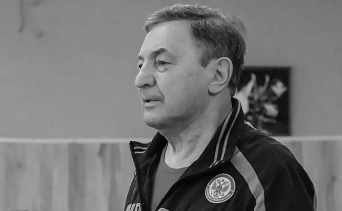 На фото: тренер России по боксу Олег Чехов