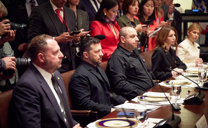 Источники Politico сообщили о мощном провале киевской делегации в Вашингтоне