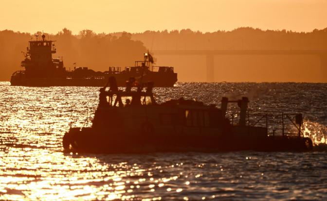 Водный транспорт: Правительство хочет создать 1500 гражданских судов по цене тысячи дешёвых барж