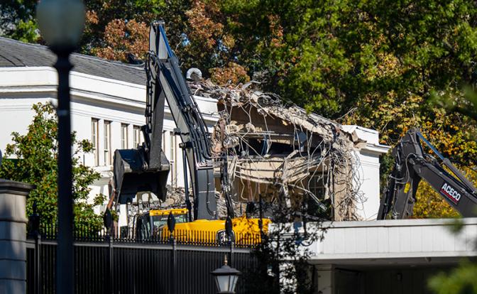 Под шумок Трамп перестраивает Белый дом по образцу своей дачи