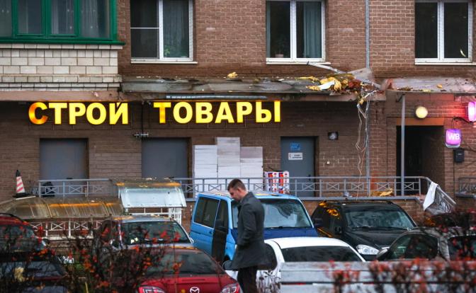 На фото: последствия атаки БПЛА на жилой дом в Красногорске.