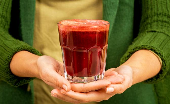 Названы напитки, которые разрушают зубную эмаль и ведут к набору веса