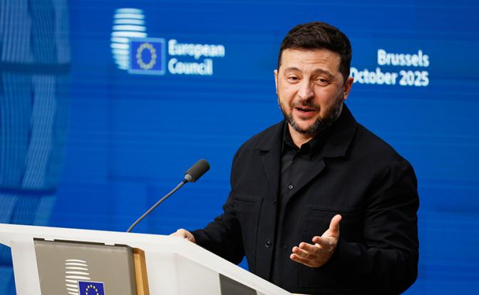 На фото: президент Украины Владимир Зеленский во время пресс-конференции на саммите лидеров Евросоюза.