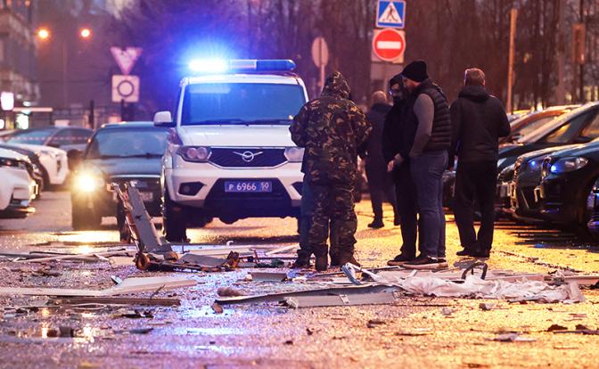 На фото: последствия атаки БПЛА на жилой дом.