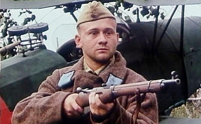 На фото: актер Геннадий Назаров в фильме "Жизнь и необычайные приключения солдата Ивана Чонкина", 1993 год.