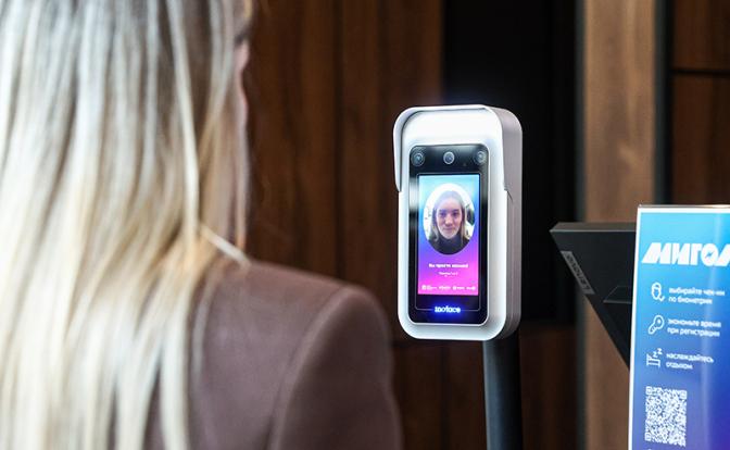 Потерявшие лицо: 50 млн россиян, сдавших биометрию, будут автоматически штрафовать на улице за нарушения