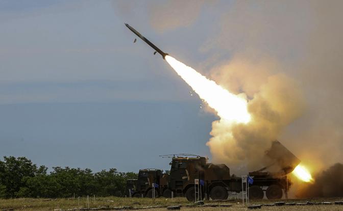 На фото: реактивная система залпового огня MLRS Chunmoo (K-239)