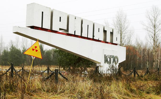 Заповедник ухилянтов: Псы Чернобыля красятся в патриотические цвета Незалежной