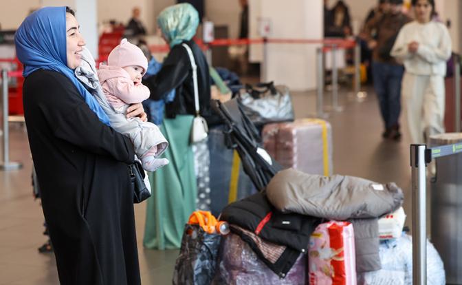 Дети мигрантов: Депортировать вместе с родителями или оставлять в России?