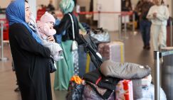 Дети мигрантов: Депортировать вместе с родителями или оставлять в России?