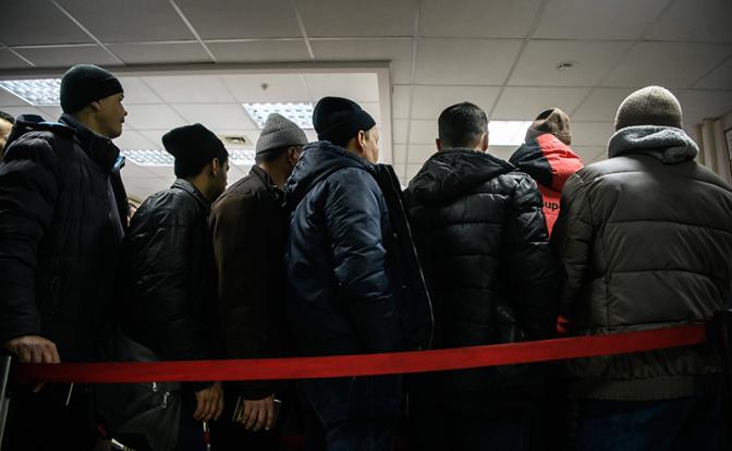 Мигранты в России начали все быстрее обзаводиться «стволами». Для чего им огнестрел?