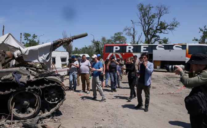 Шахматный ход «короля»: Путин позвал снимать разгром ВСУ под Покровском западный медиа-десант. Зачем?