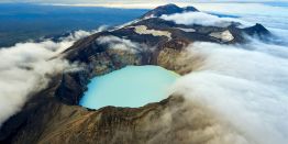 Острова, гейзеры, пески, вулканы -  невероятно красивые и необычные места в России