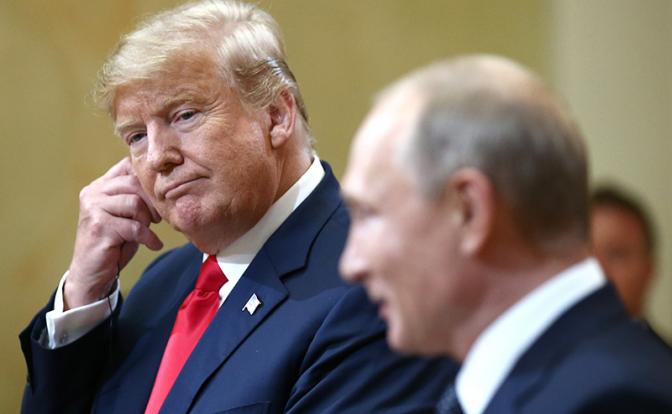 На фото: президент США Дональд Трамп и президент РФ Владимир Путин (слева направо)