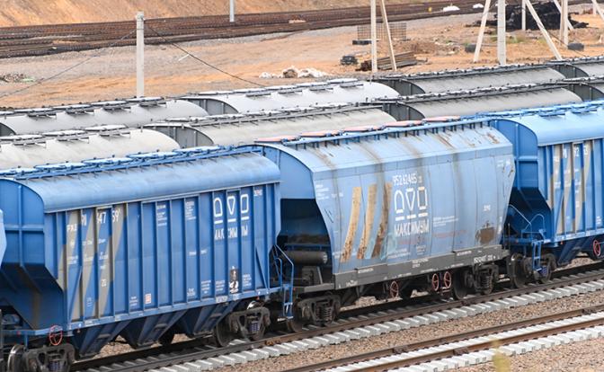 Российский хлеб или турецкие танки: Пашиняна на вокзале в Ереване может ждать что угодно