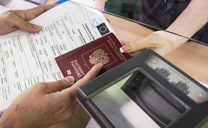 Еврокомиссия объявила о запрете на выдачу многократных виз россиянам