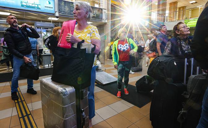 Запад-Восток: «Украинский исход» идет по двум направлениям. Кто и почему выбирает Россию?