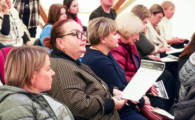 На фото: участники X Всероссийской просветительской акции "Большой этнографический диктант"