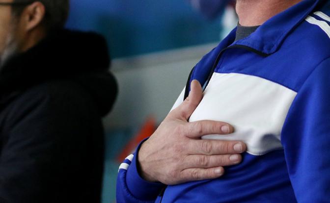 В России мигранта силой подняли во время гимна на турнире ММА