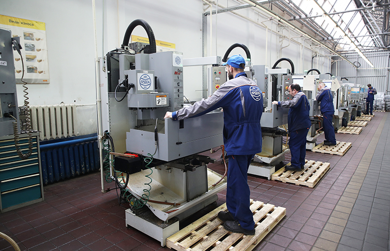 Ведущее место в России принадлежит донскому вертолётостроению, производству зерноуборочных комбайнов, машинам для уборки зерновых, масличных, бобовых и крупяных культур, эксплуатационному оборудованию для ядерных установок.