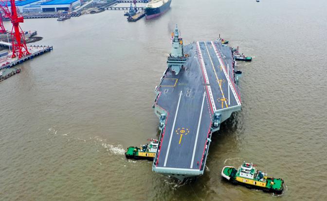 На фото: авианосец «Фуцзянь»