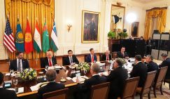 За какие коврижки Трамп пытался купить дружбу со «среднеазиатской пятеркой»