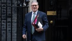 Надо поговорить:Британский премьер Стармер через посредников ищет контакты с «людьми Путина»