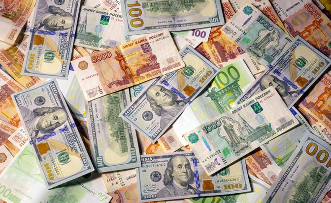 Прогноз-2026: Валюты на рынке может стать меньше, а рубль — подешеветь