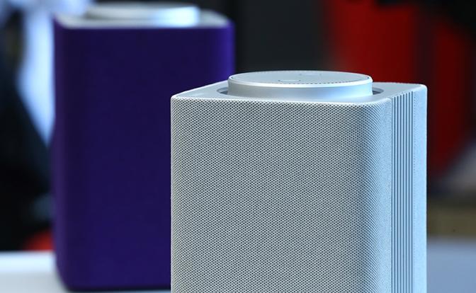 Россиян призвали не обсуждать свои секреты около умных колонок