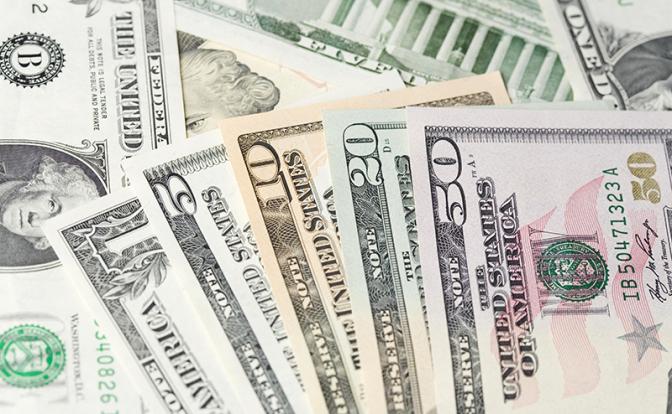 Стало известно о заметном падении курса доллара