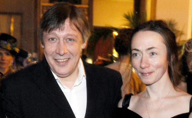 На фото: актер Михаил Ефремов с супругой Софьей Кругликовой перед началом XX церемонии вручения кинематографической премии "Ника", 2011 год.