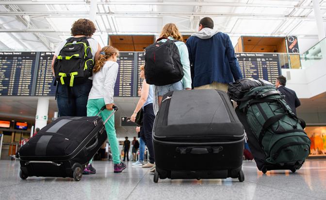 В четырех аэропортах России прекратили полеты