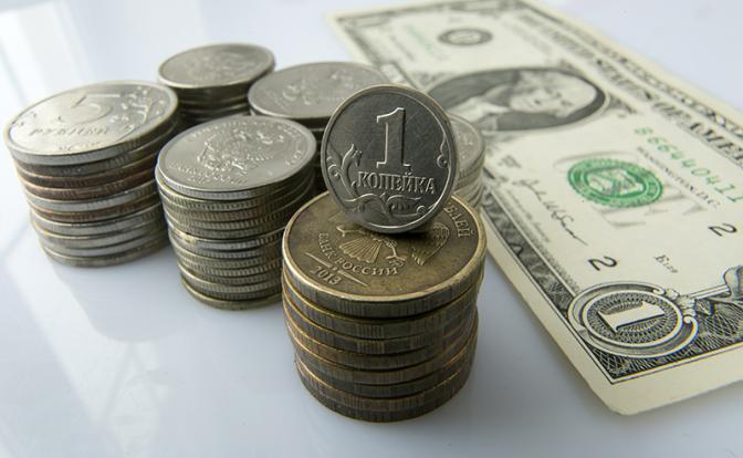 Стал известен курс доллара на старте недели