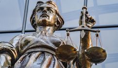 Не божьи одуванчики: 72-летняя пенсионерка судится за квартиру, которую продала жене участника СВО